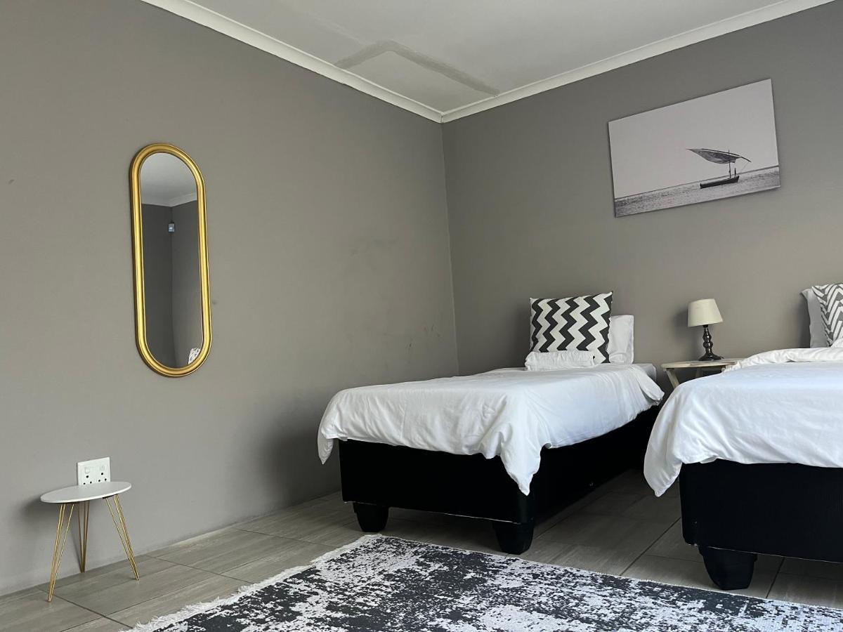 Appartement Otis Self Catering à Walvis Bay Extérieur photo
